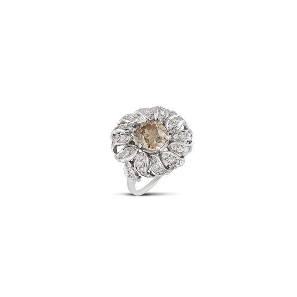 FLORAL DIAMOND RING IN 18KT WHITE GOLD