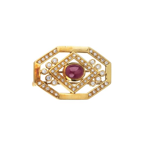 RUBY AND DIAMOND BROOCH IN 18KT YELLOW GOLD