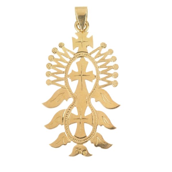 RELIGIOUS THEME PENDANT IN 18KT YELLOW GOLD