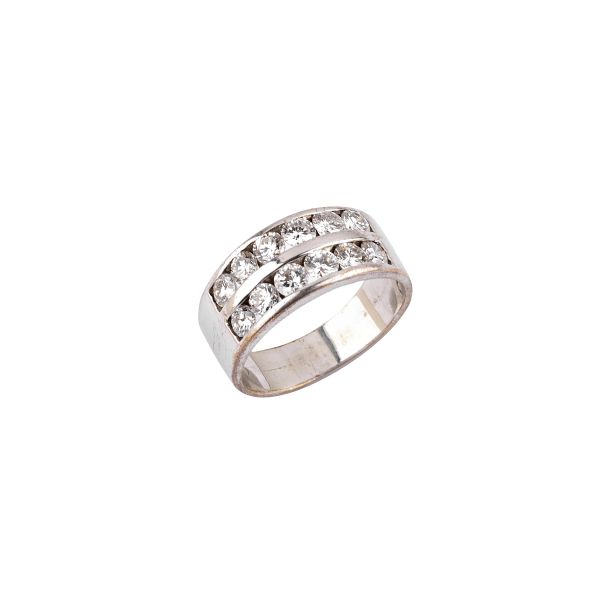 



DIAMOND BAND RING IN 18KT WHITE GOLD