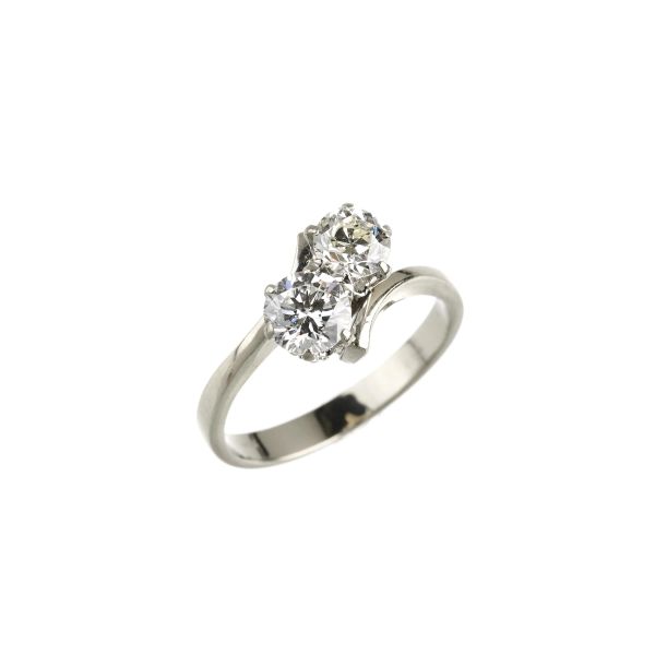 DIAMOND CONTRARIE RING IN 18KT WHITE GOLD