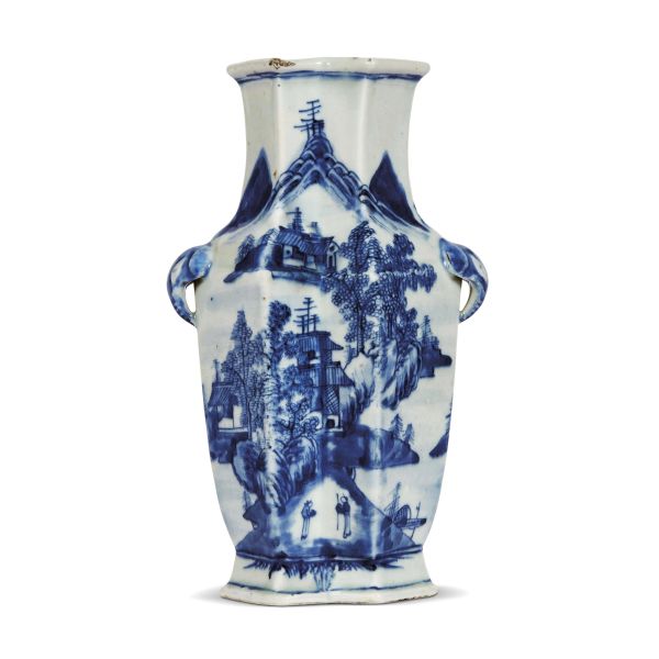 A OCTAGONAL WHITE-BLUE VASE, CHINA, QING DYNASTY, 19TH CENTURY
