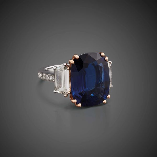 ANELLO CON ZAFFIRO E DIAMANTI