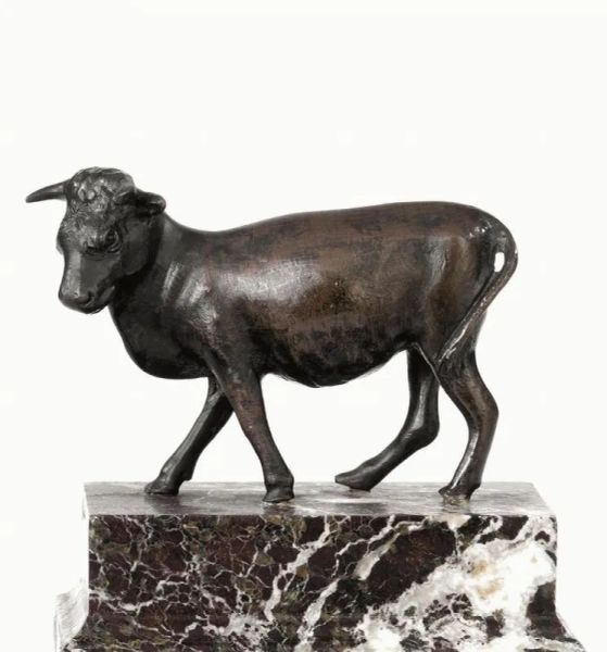  Piccola scultura, Arte fiamminga sec. XVII-XVIII,   in bronzo, modellata come un vitello, cm 9x7, su base in marmo venato                                                    