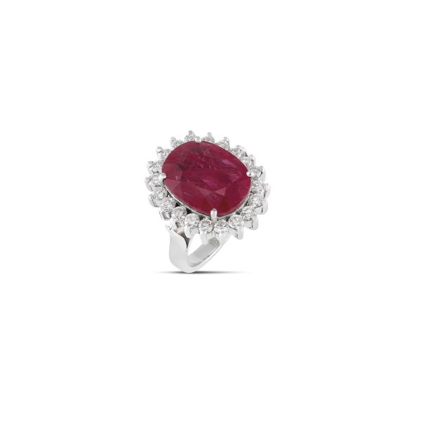 BURMA RUBY AND DIAMOND FLORAL RING IN 18KT WHITE GOLD