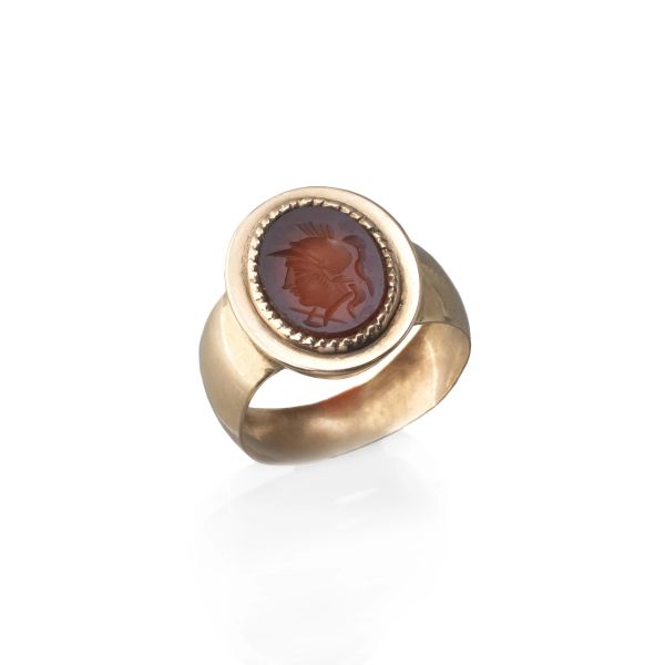 CARNELIAN BAND RING IN GOLD