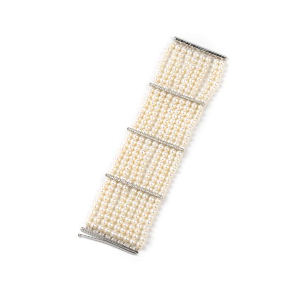 



BRACCIALE AD AMPIA FASCIA CON PERLE E DIAMANTI