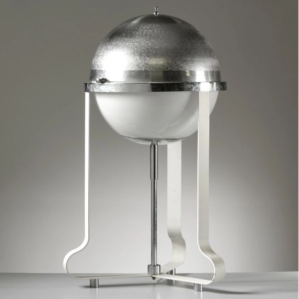 



GLASS AND METAL TABLE LAMP 
