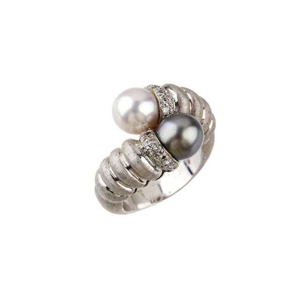 



ANSUINI PEARL AND DIAMOND CONTRARIE RING IN 18KT WHITE GOLD