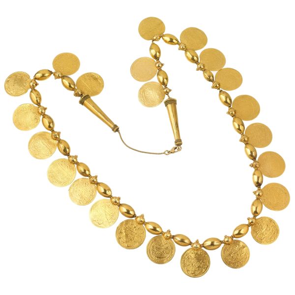 LONG NECKLACE WITH COINS IN GOLD