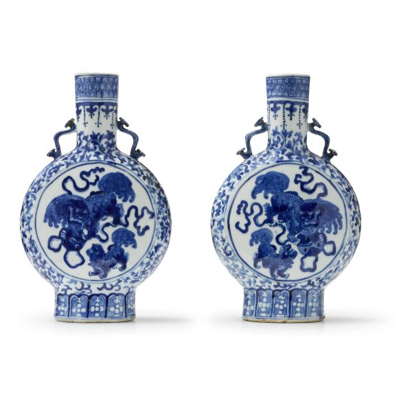 



A PAIR OF BLUE AND WHITE 'QILIN' MOONFLASK VASES, CHINA, QING DYNASTY, 19TH CENTURY