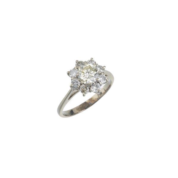 MARGUERITE-SHAPED DIAMOND RING IN 14KT GOLD