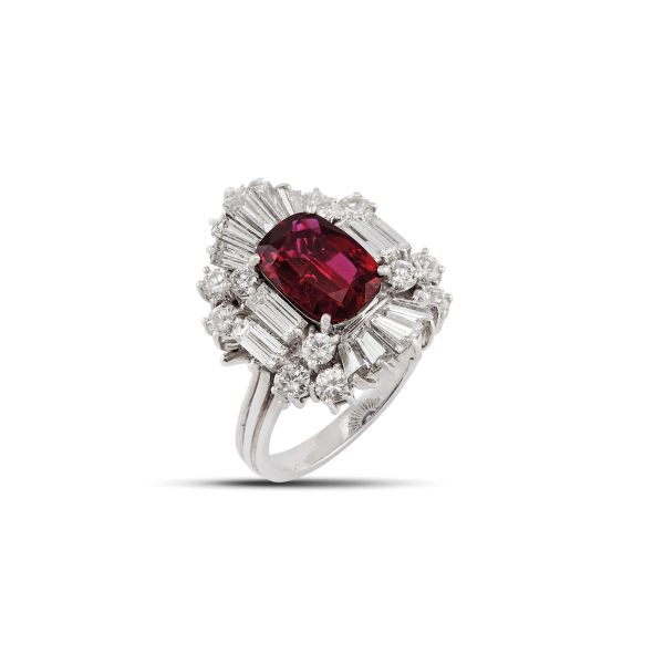 



RUBY AND DIAMOND RING IN 18KT WHITE GOLD
