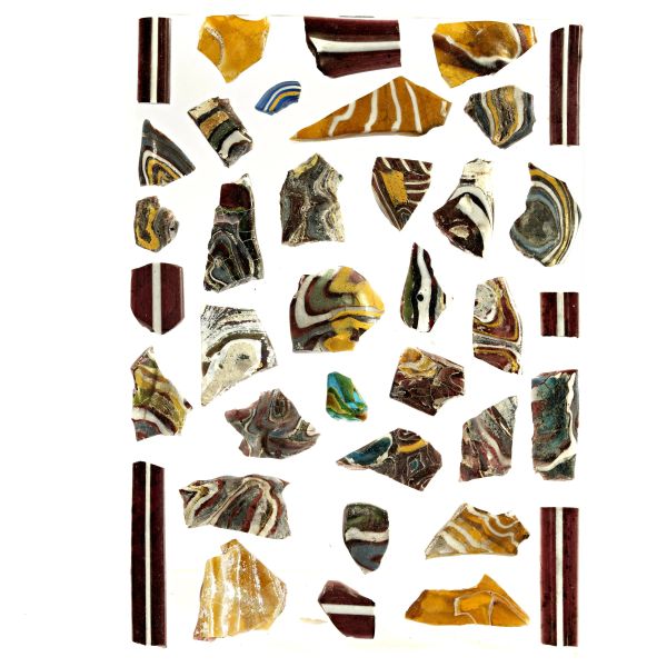 



FRAMMENTI DI VETRO E ALABASTRON