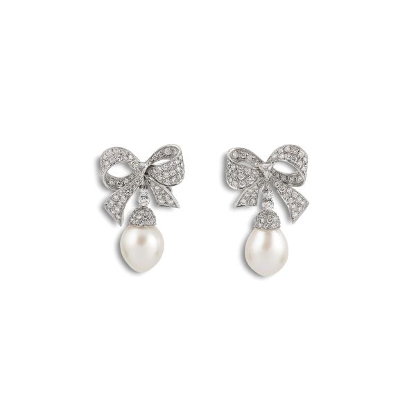 PETOCHI RIBBON-SHAPED PEARL AND DIAMOND EARRINGS IN PLATINUM