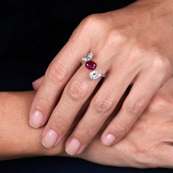 ANELLO CON RUBINO E DIAMANTI