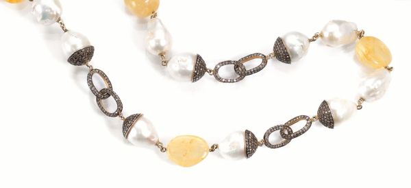  Collana in oro, argento, perle, diamanti e zaffiri gialli 