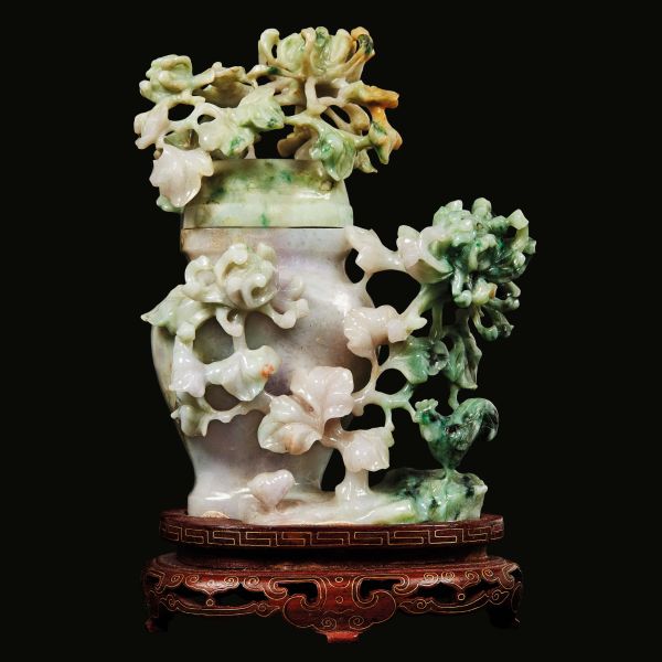 



A LAVENDER AND GREEN JADEITE VASE AND COVER, CHINA, 20TH CENTURY