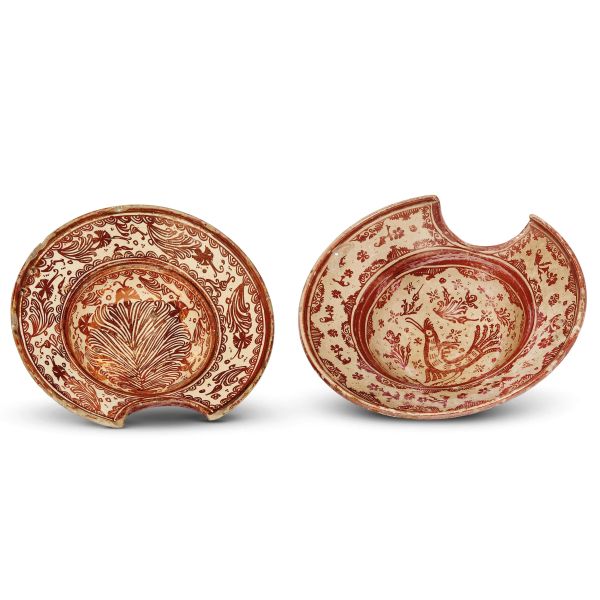 



A PAIR OF MANISES SHAVING BOWL, EARLY 18TH CENTURY