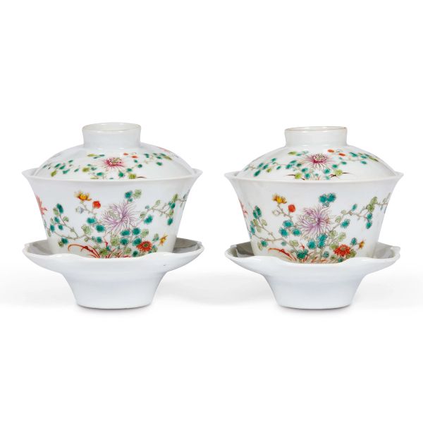 A PAIR OF CUPS WITH SAUCERS AND COVERS, CHINA, 20TH CENTURY