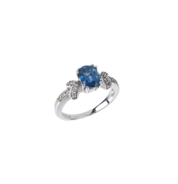 SAPPHIRE AND DIAMOND RING IN 18KT WHITE GOLD