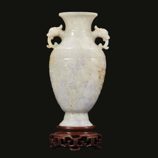 A SMALL VASE, CHINA, QING DYNASTY, 19TH CENTURY