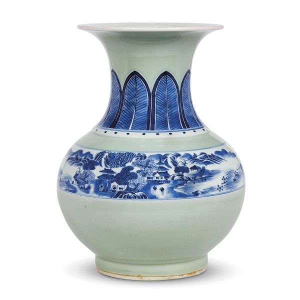 A VASE, CHINA, QING DYNASTY, 19TH CENTURY