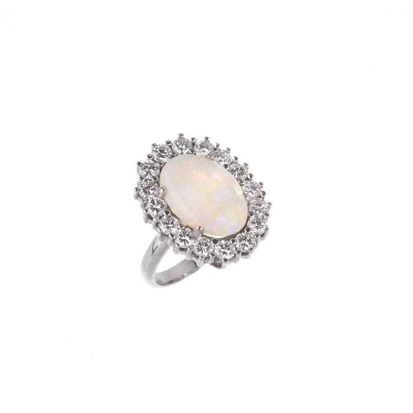 MARGUERITE-SHAPED OPAL AND DIAMOND RING IN 18KT WHITE GOLD