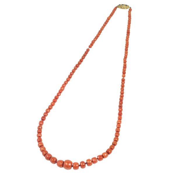 



NECKLACE WITH CORAL AND SAPPHIRES