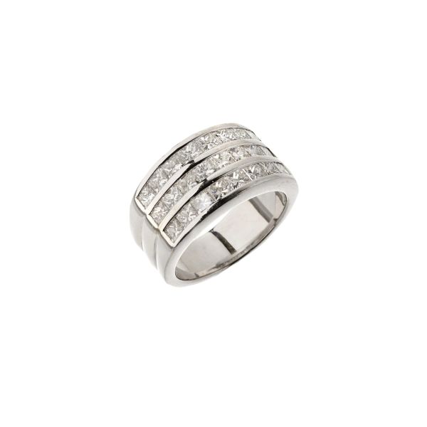 



ANELLO A FASCIA CON DIAMANTI