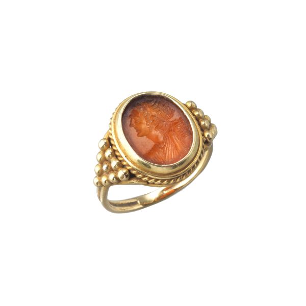 ENGRAVED CARNELIAN RING IN 18KT YELLOW GOLD