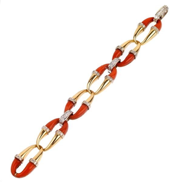 



CORAL AND DIAMOND CHAIN BRACELET IN 18KT TWO TONE GOLD
