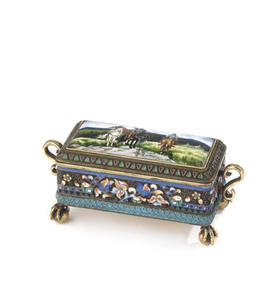 A GILDED SILVER AND ENAMEL LITTLE BOX, MOSOW, BEGINNING 20TH CENTURY, MARKS OF OVCHINNIKOV MANUFACTURE
