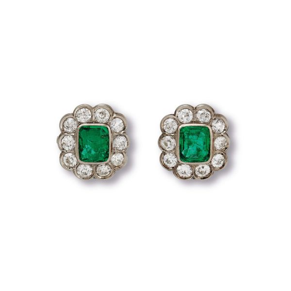 



COLOMBIAN EMERALD AND DIAMOND STUD EARRINGS IN 18KT WHITE GOLD