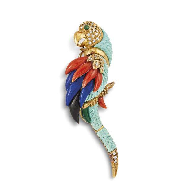 PARROT-SHAPED HARD STONE BROOCH IN 18KT YELLOW GOLD