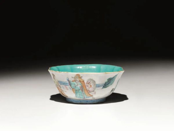  Coppetta, Cina sec. XIX, in porcellana policroma, decorata con personaggi   