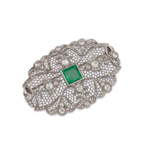 



SPILLA CON SMERALDO E DIAMANTI