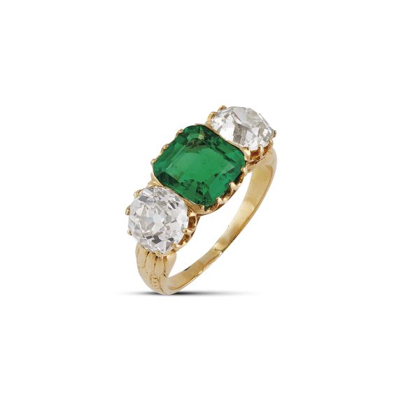 



COLOMBIAN EMERALD AND DIAMOND RING IN 18KT YELLOW GOLD