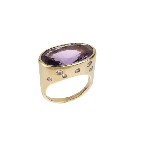 AMETHYST AND DIAMOND RING IN 18KT YELLOW GOLD