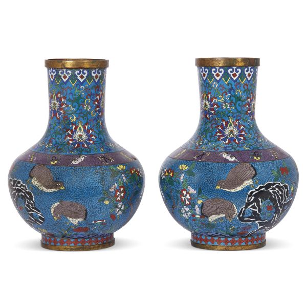 A PAIR OF VASES, CHINA, QING DYNASTY, 19TH-20TH CENTURY