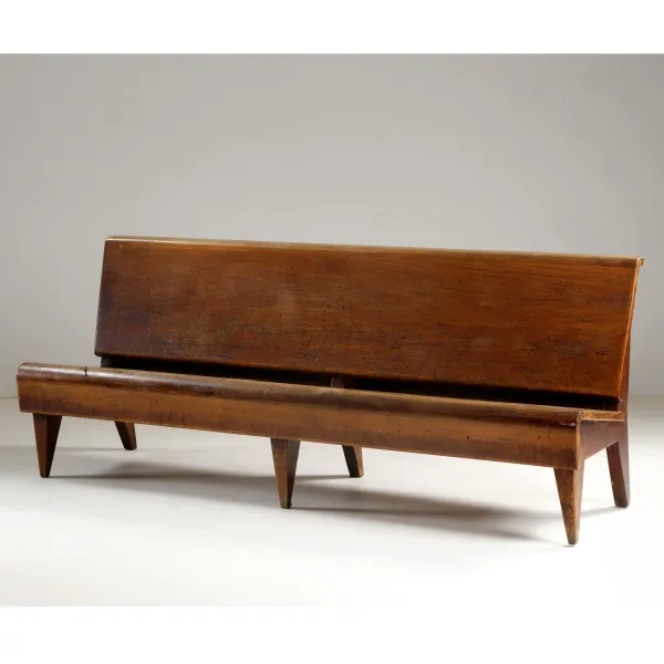 



WOODEN BENCH 