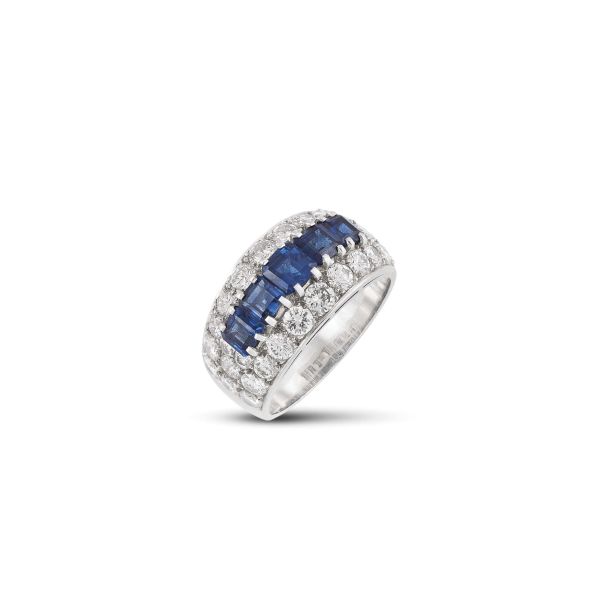 SAPPHIRE AND DIAMOND BAND RING IN 18KT WHITE GOLD