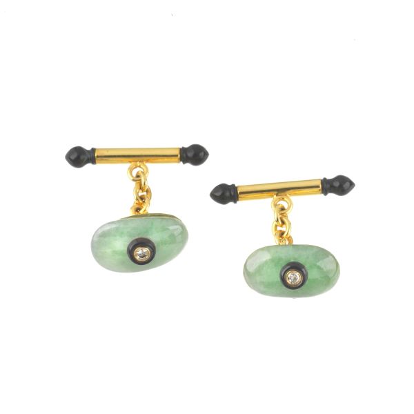 JADE DIAMOND AND ONYX CUFFLINKS IN 18KT YELLOW GOLD