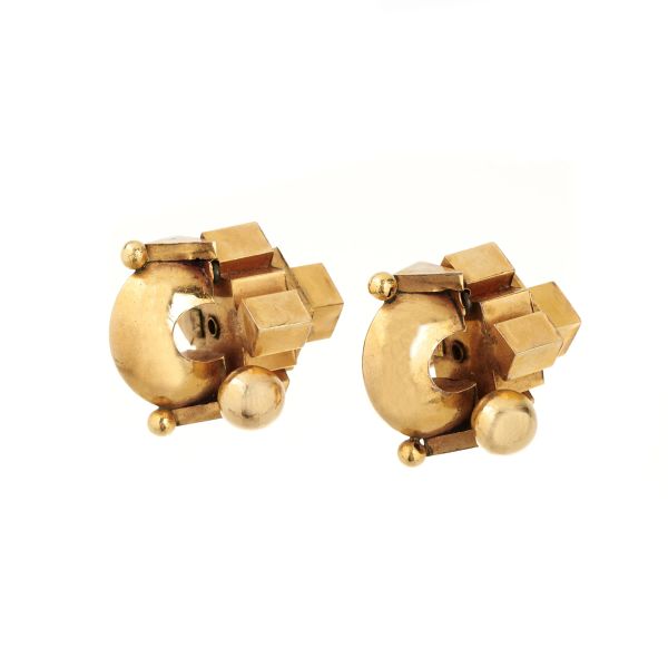 



&quot;PAMPADAM&quot; EAR ORNAMENTS