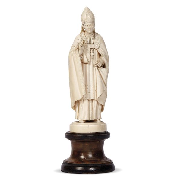 A GERMAN SCULPTURE OF BLESSING BISHOP, 18TH CENTURY