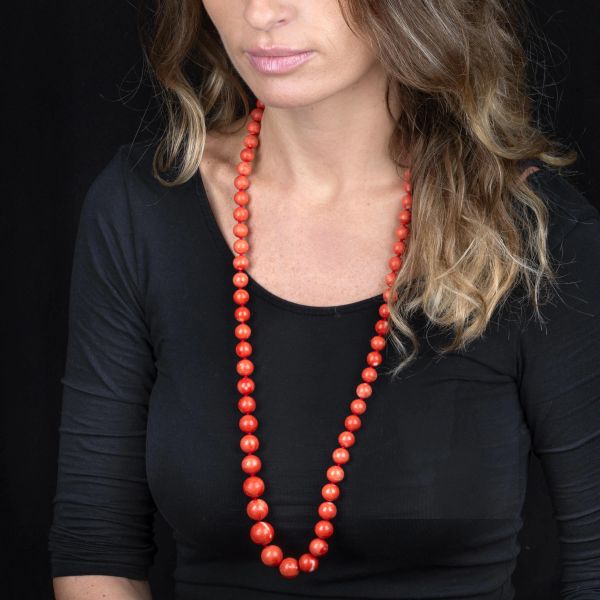 LUNGA COLLANA DI CORALLO