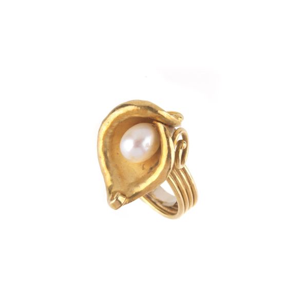 CALLA LILY PEARL RING IN 18KT YELLOW GOLD