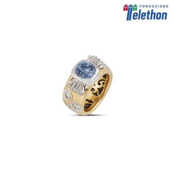 BIG SAPPHIRE AND DIAMOND BAND RING IN 18KT TWO TONE GOLD