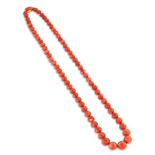 LUNGA COLLANA DI CORALLO