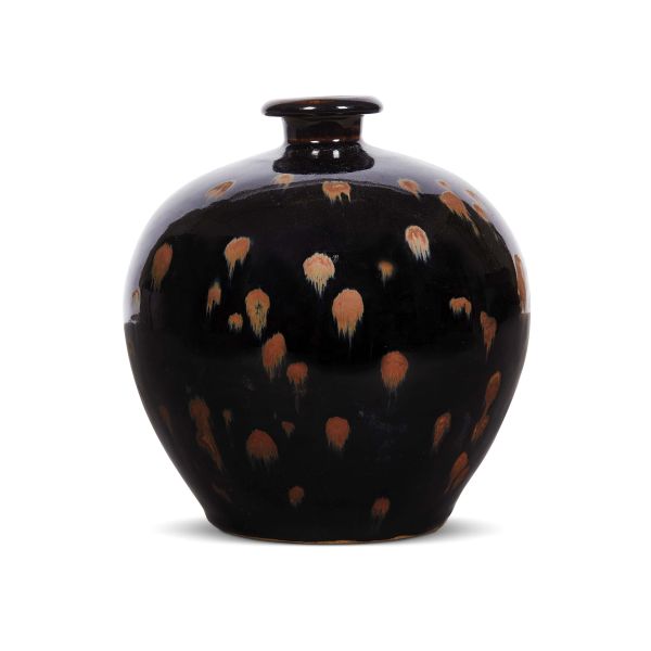 A VASE, CHINA, QING DYNASTY, 19TH-20TH CENTURIES